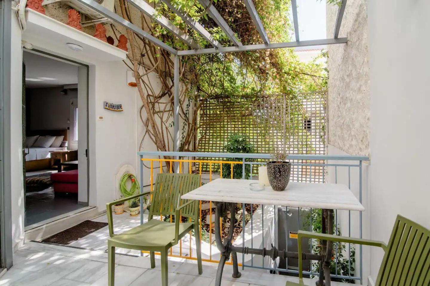 Canto-home Alongside The Acropolis *