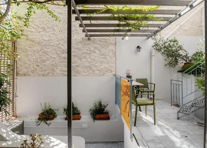 Canto-Home Alongside The Acropolis