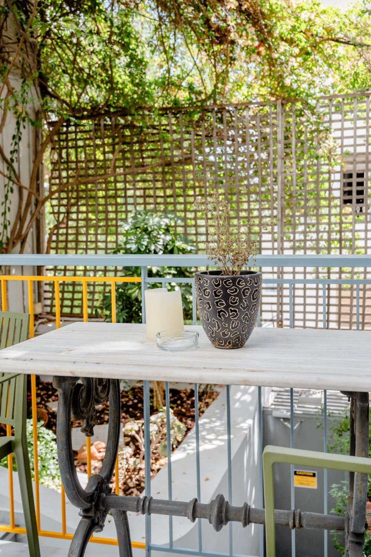 Canto-home Alongside The Acropolis * Athen